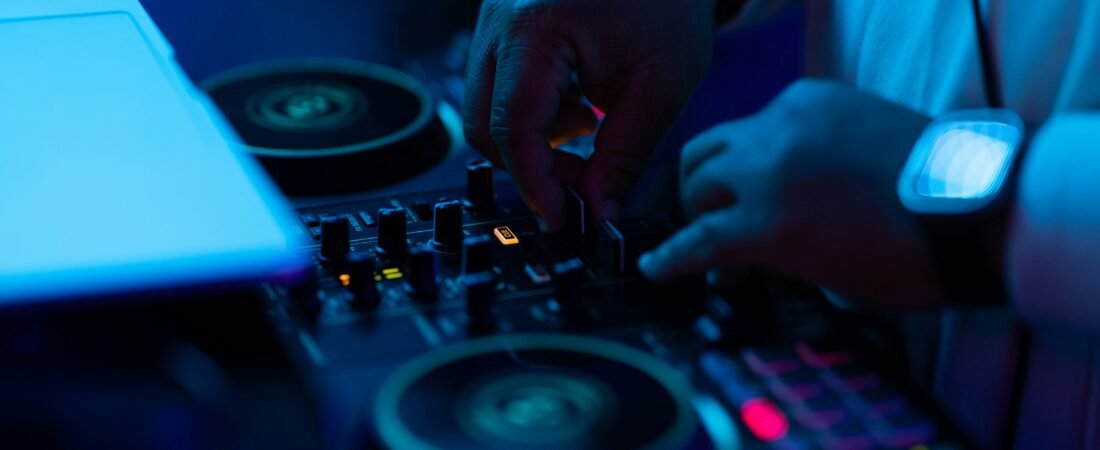 Learn to DJ Online Free – What You Get From the Club Ready Starter Course